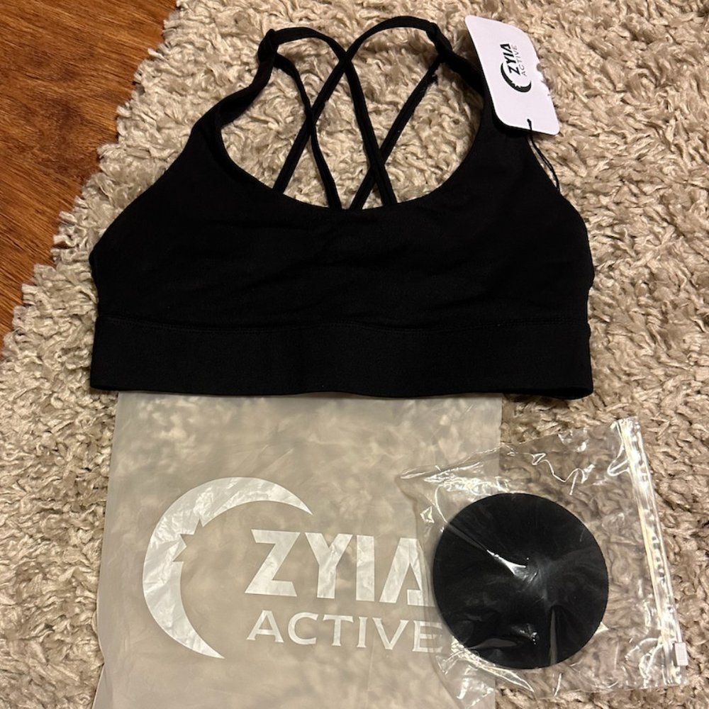 Zyia Black Fit n Strappy Bra Size Medium NWT